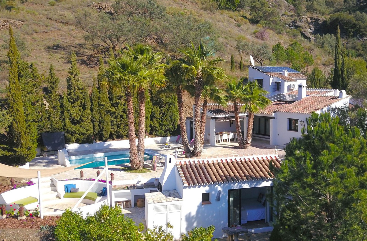 4 Bed Townhouse for sale in Canillas De Aceituno Costa Del Sol East, Málaga, Spain