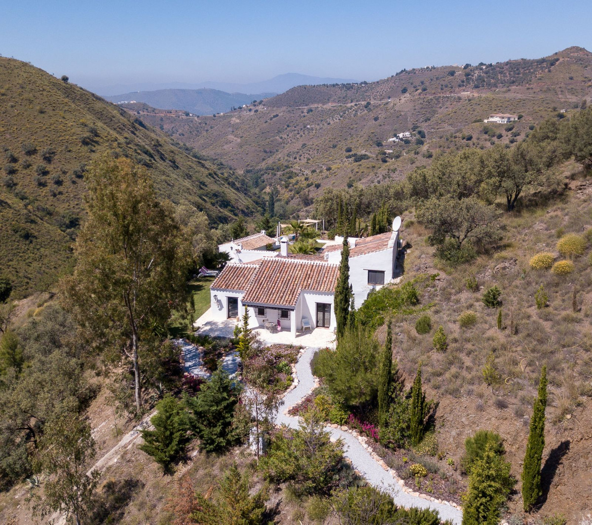 4 Bed Townhouse for sale in Canillas De Aceituno Costa Del Sol East, Málaga, Spain