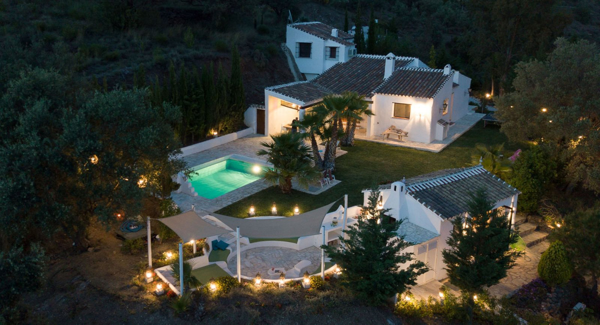 4 Bed Townhouse for sale in Canillas De Aceituno Costa Del Sol East, Málaga, Spain