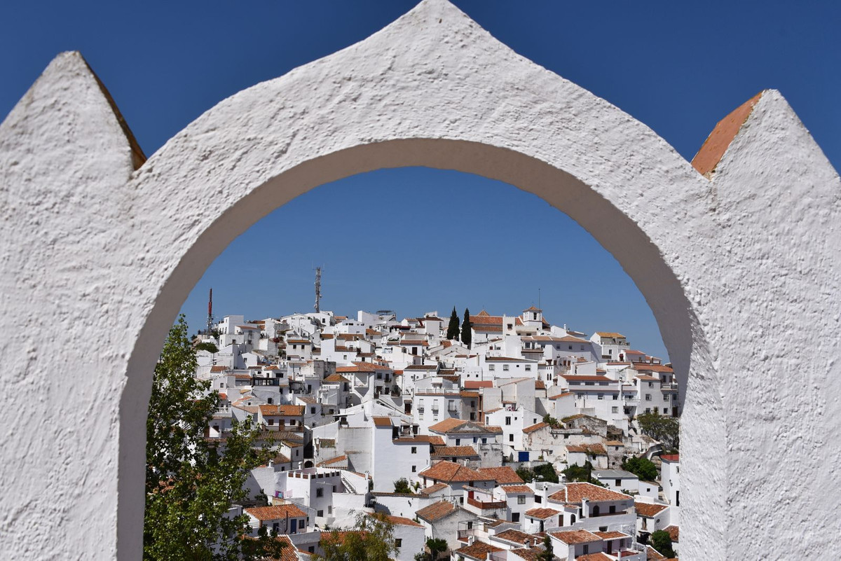 4 Bed Townhouse for sale in Canillas De Aceituno Costa Del Sol East, Málaga, Spain