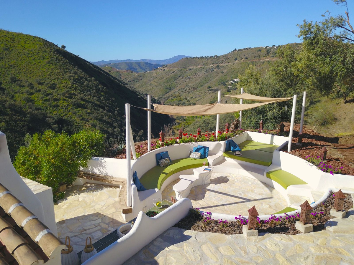 4 Bed Townhouse for sale in Canillas De Aceituno Costa Del Sol East, Málaga, Spain