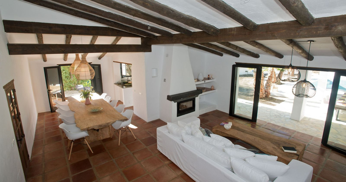 4 Bed Townhouse for sale in Canillas De Aceituno Costa Del Sol East, Málaga, Spain