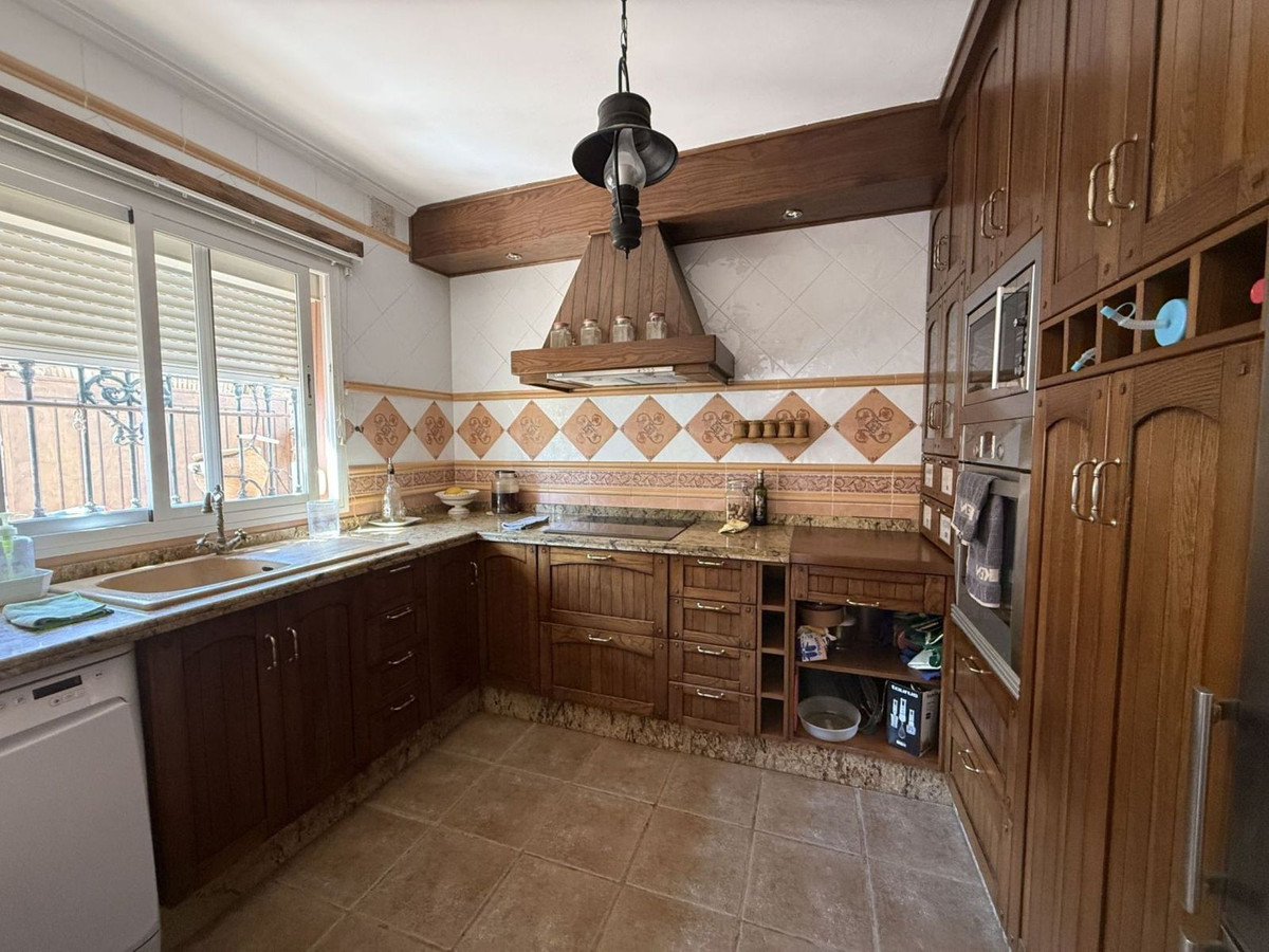 4 Bed Townhouse for sale in Estepona Costa Del Sol, Málaga, Spain