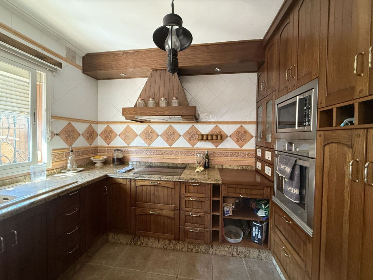 4 Bed Townhouse for sale in Estepona Costa Del Sol, Málaga, Spain