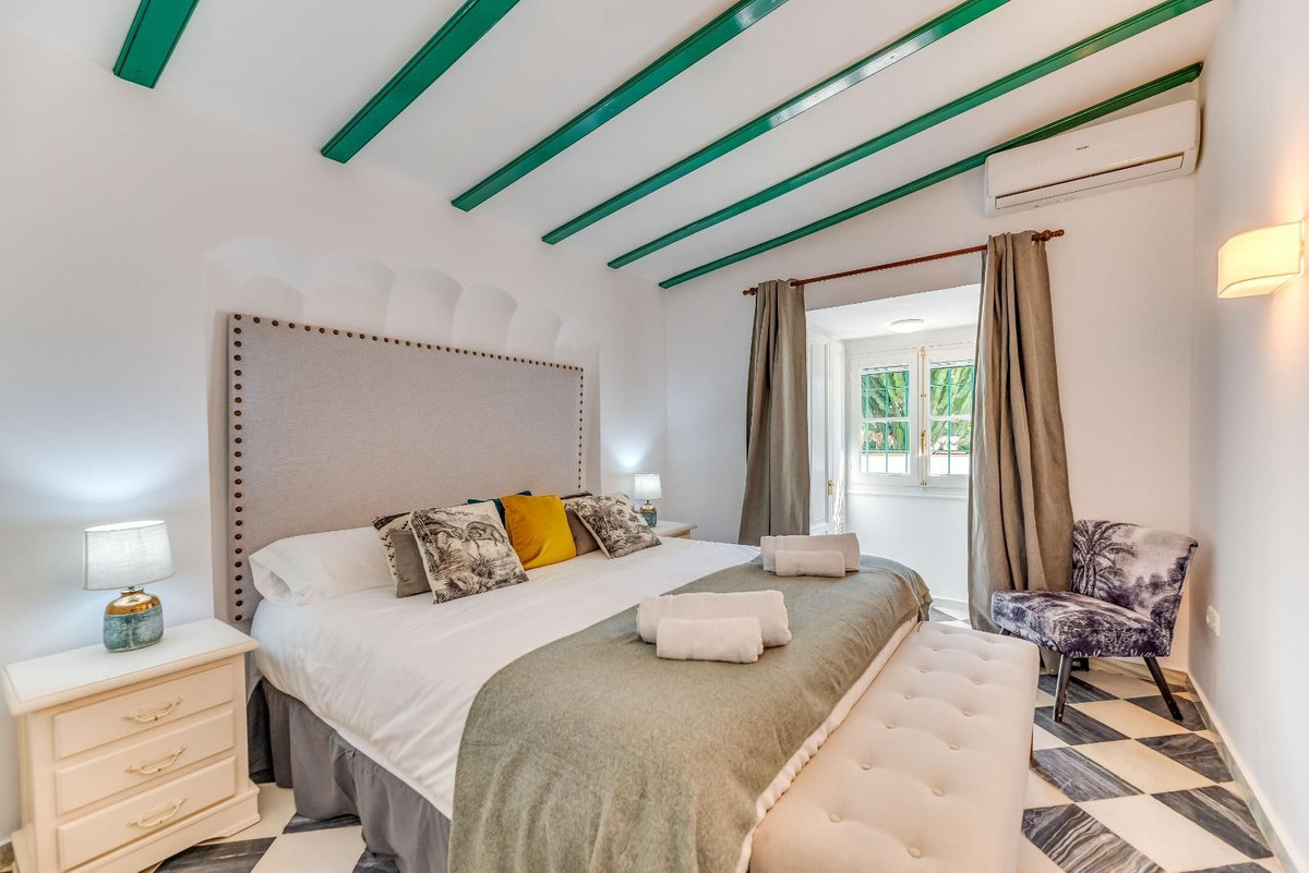 5 Bed Townhouse for sale in Nueva Andalucía Costa Del Sol, Málaga, Spain