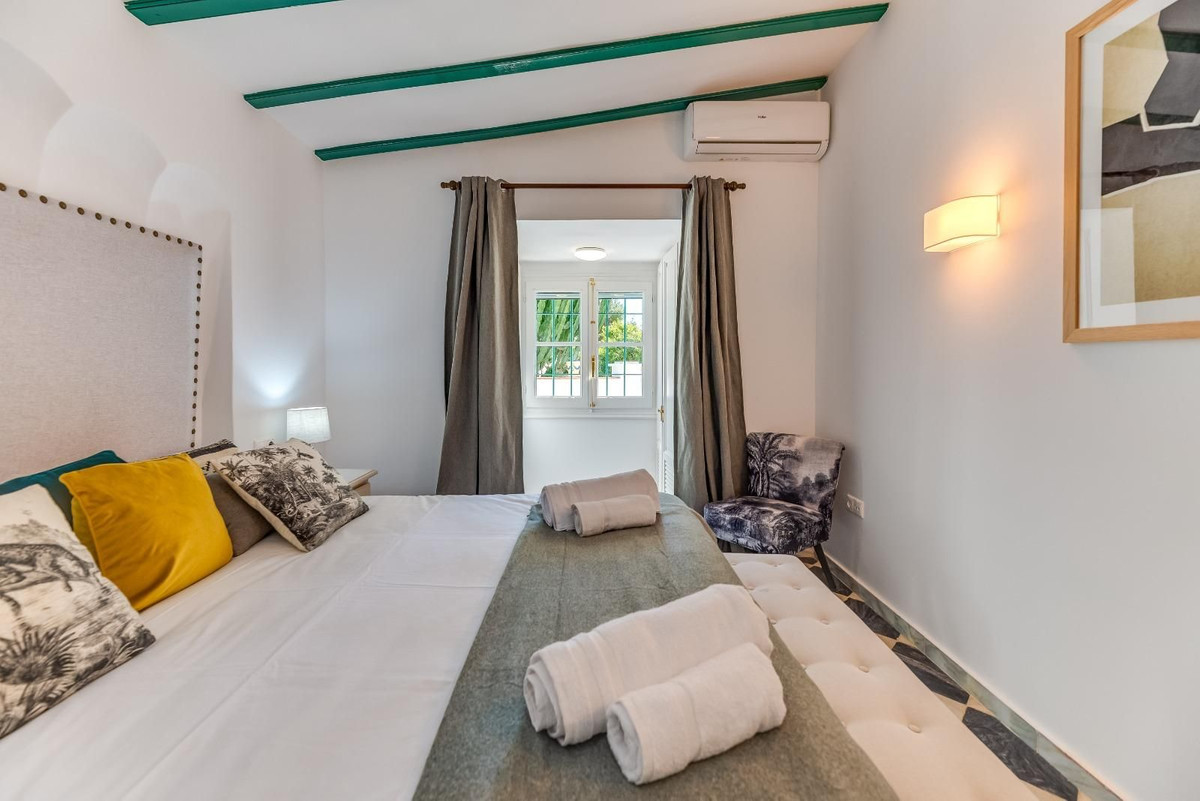 5 Bed Townhouse for sale in Nueva Andalucía Costa Del Sol, Málaga, Spain