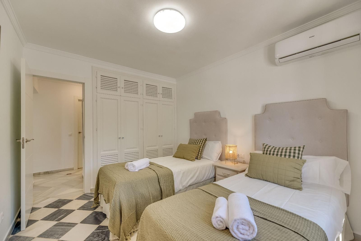 5 Bed Townhouse for sale in Nueva Andalucía Costa Del Sol, Málaga, Spain