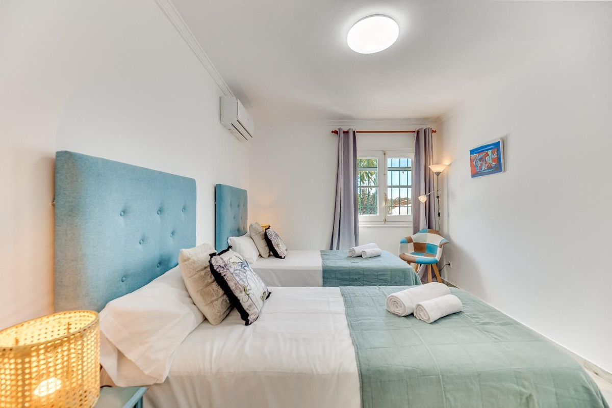 5 Bed Townhouse for sale in Nueva Andalucía Costa Del Sol, Málaga, Spain