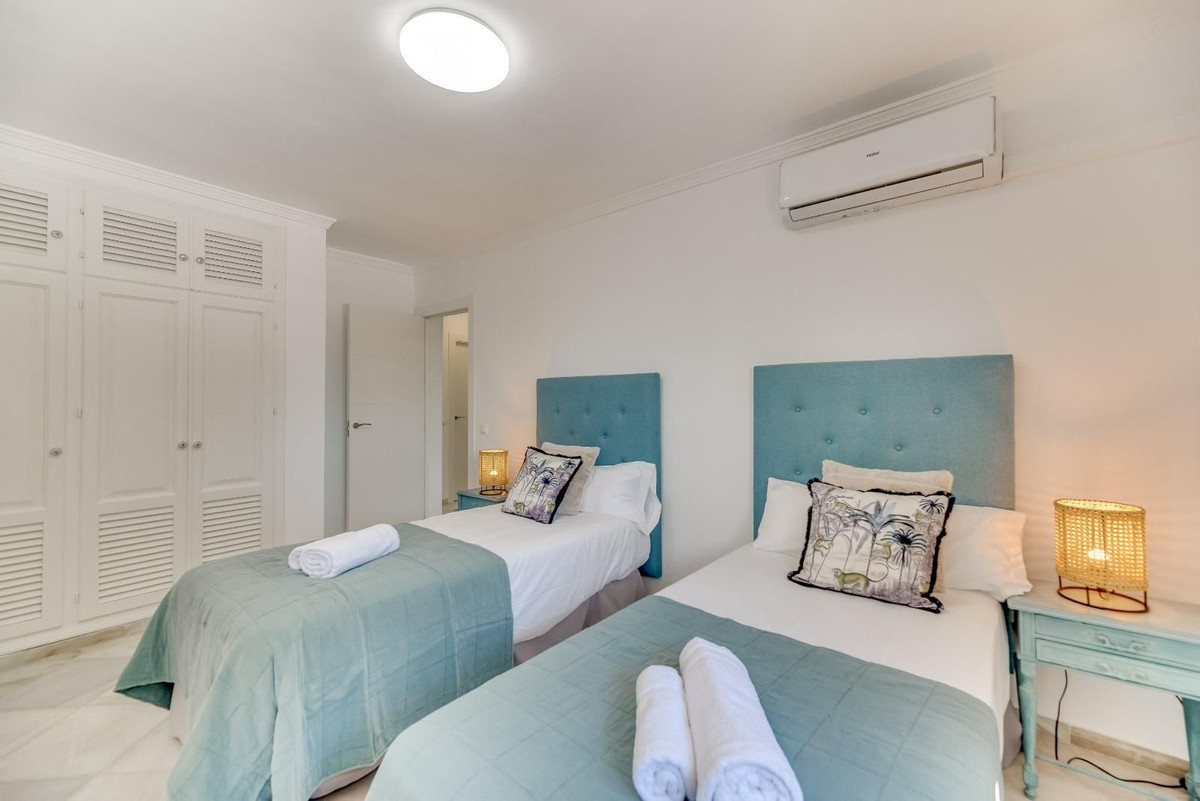 5 Bed Townhouse for sale in Nueva Andalucía Costa Del Sol, Málaga, Spain