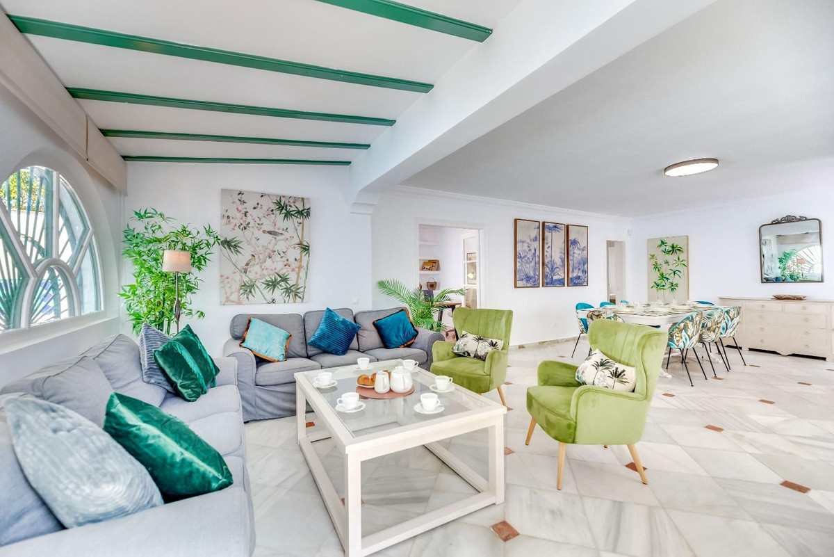 5 Bed Townhouse for sale in Nueva Andalucía Costa Del Sol, Málaga, Spain