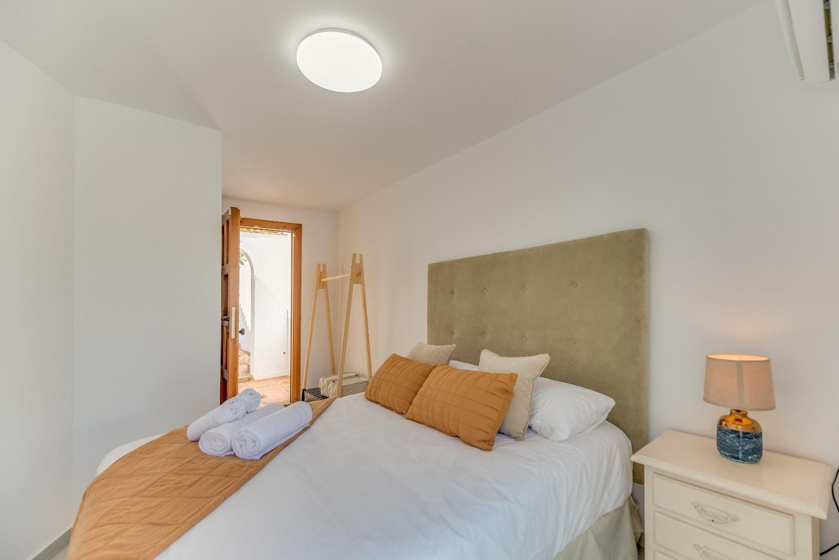 5 Bed Townhouse for sale in Nueva Andalucía Costa Del Sol, Málaga, Spain