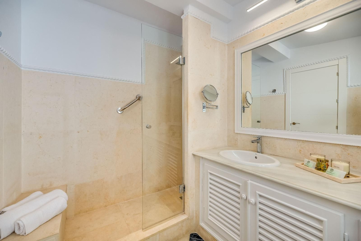 5 Bed Townhouse for sale in Nueva Andalucía Costa Del Sol, Málaga, Spain