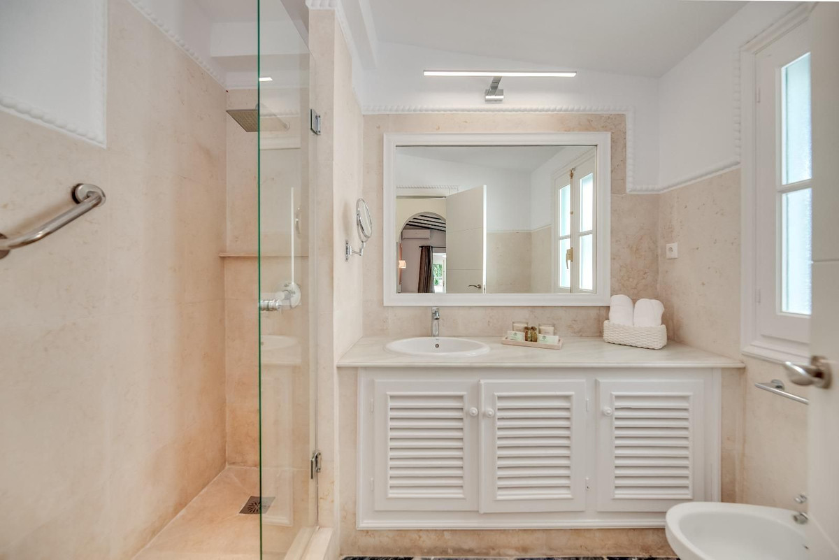 5 Bed Townhouse for sale in Nueva Andalucía Costa Del Sol, Málaga, Spain