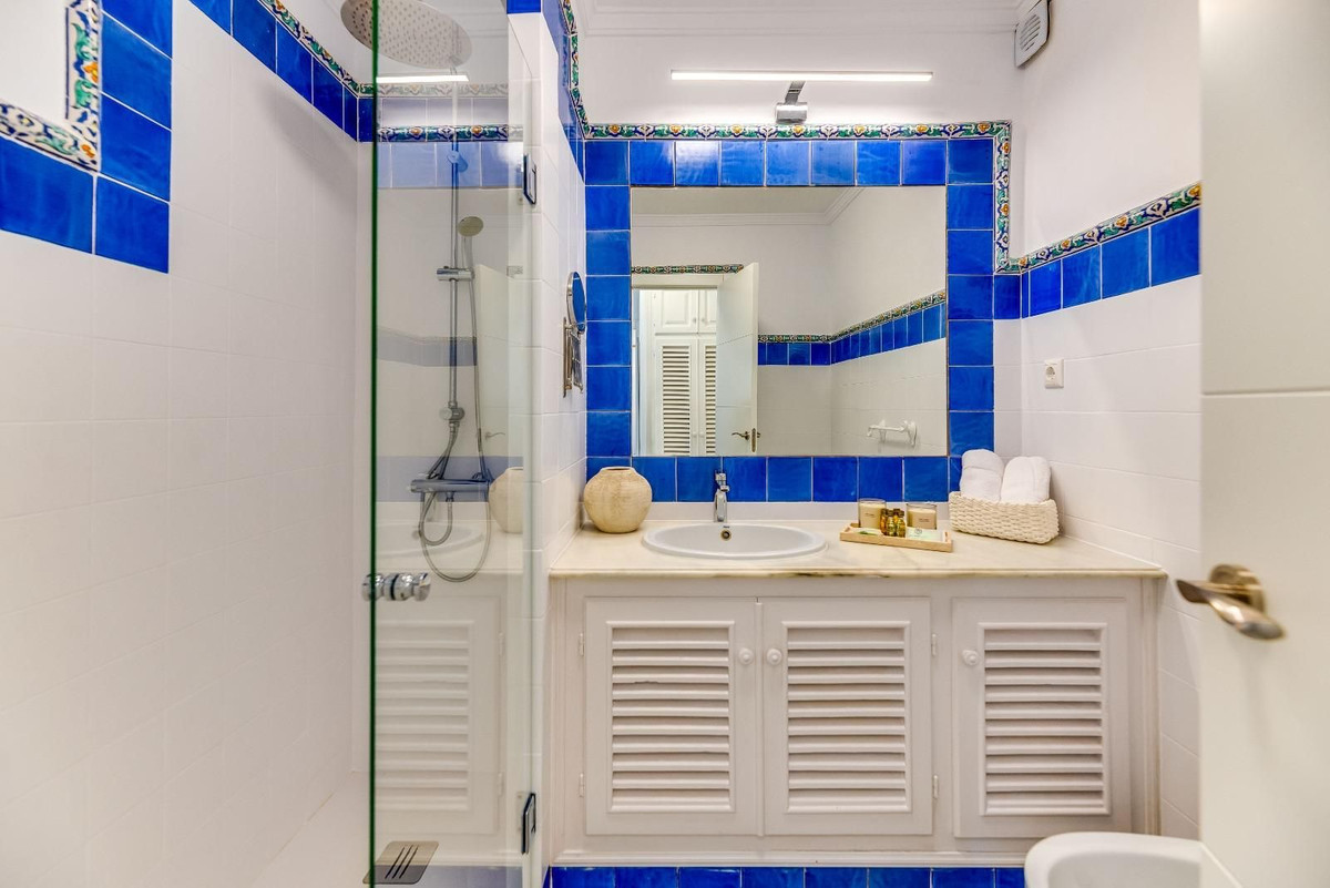 5 Bed Townhouse for sale in Nueva Andalucía Costa Del Sol, Málaga, Spain