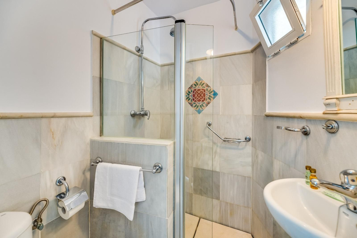 5 Bed Townhouse for sale in Nueva Andalucía Costa Del Sol, Málaga, Spain