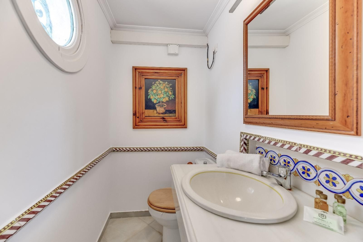 5 Bed Townhouse for sale in Nueva Andalucía Costa Del Sol, Málaga, Spain