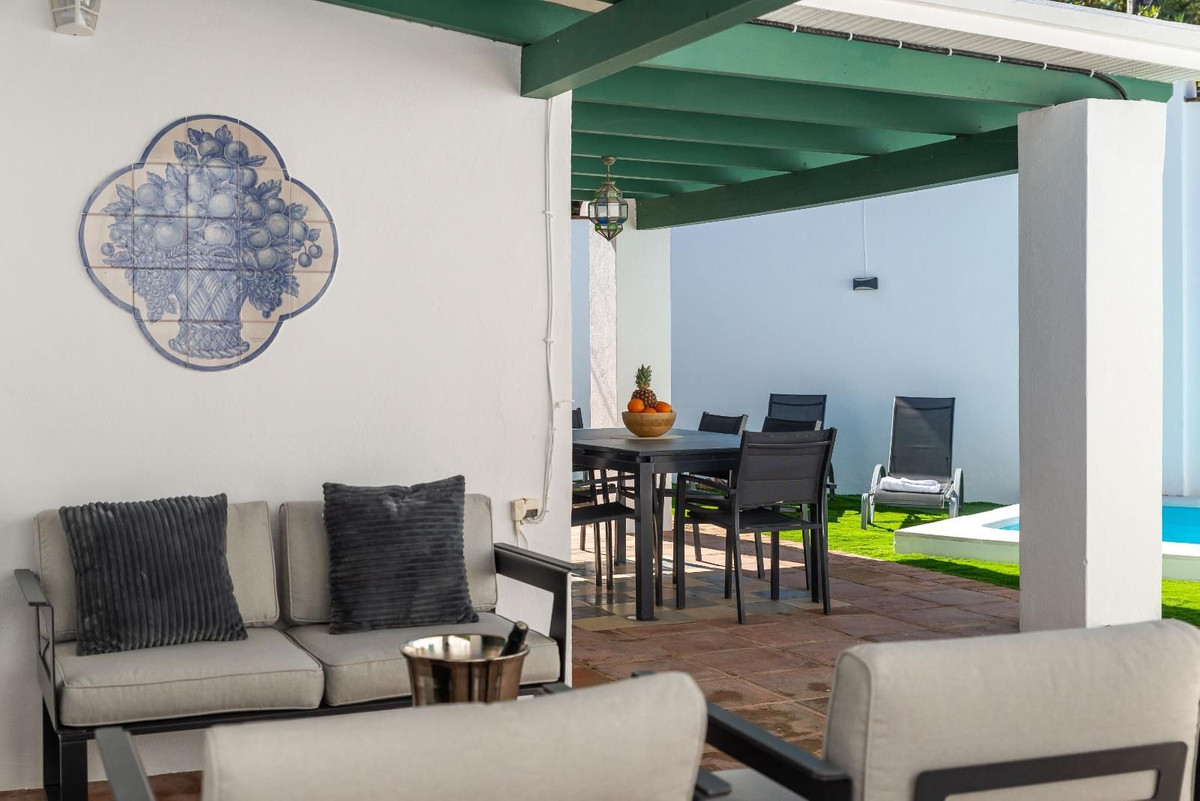 5 Bed Townhouse for sale in Nueva Andalucía Costa Del Sol, Málaga, Spain