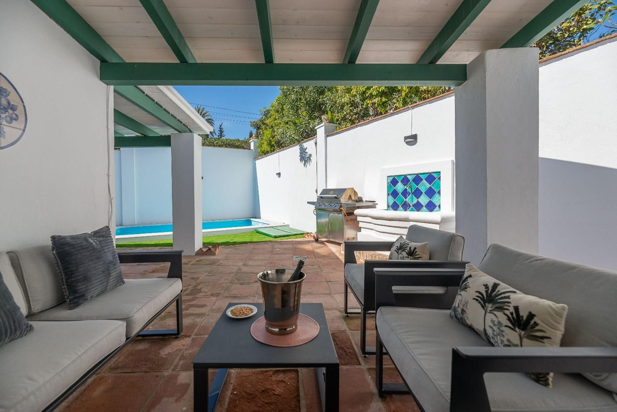 5 Bed Townhouse for sale in Nueva Andalucía Costa Del Sol, Málaga, Spain