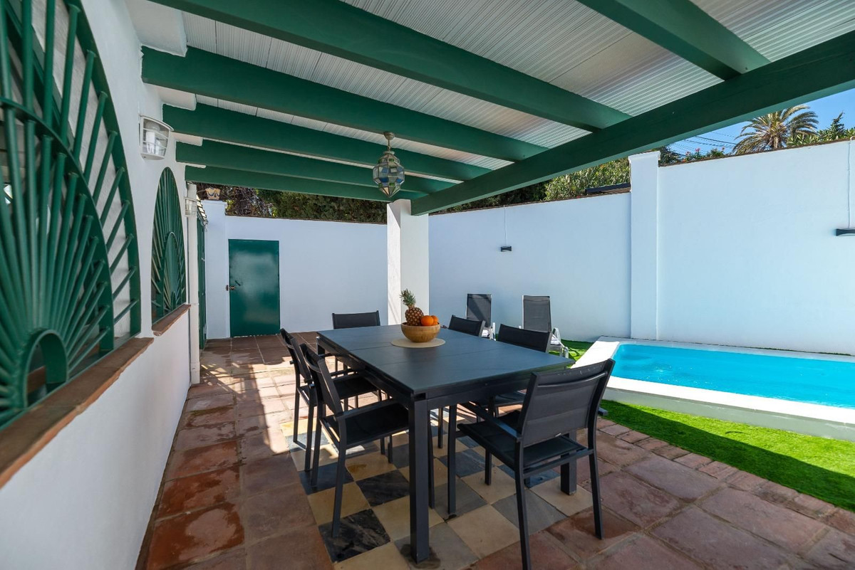 5 Bed Townhouse for sale in Nueva Andalucía Costa Del Sol, Málaga, Spain