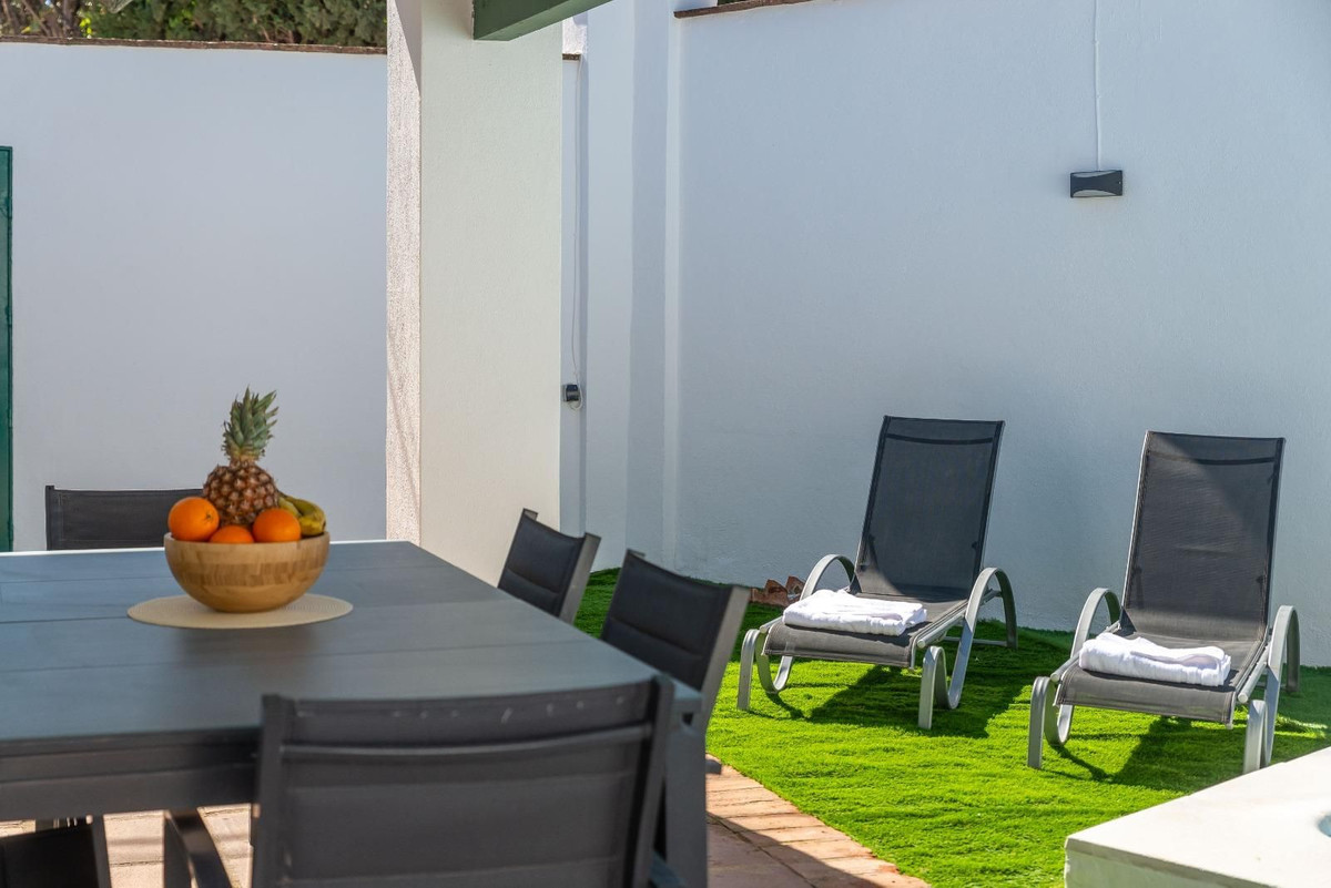 5 Bed Townhouse for sale in Nueva Andalucía Costa Del Sol, Málaga, Spain