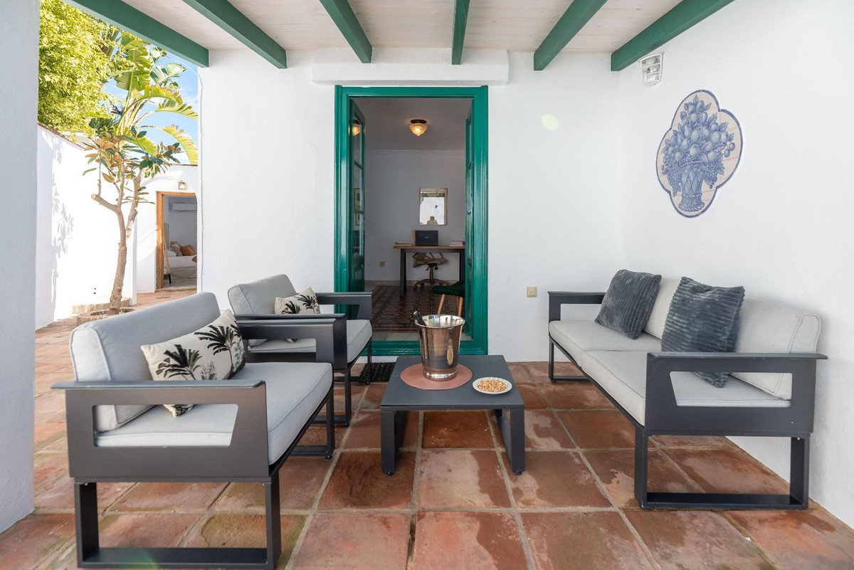5 Bed Townhouse for sale in Nueva Andalucía Costa Del Sol, Málaga, Spain