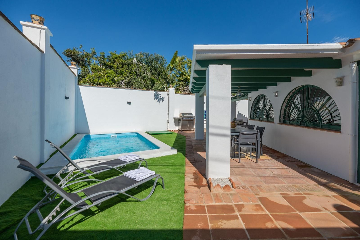 5 Bed Townhouse for sale in Nueva Andalucía Costa Del Sol, Málaga, Spain