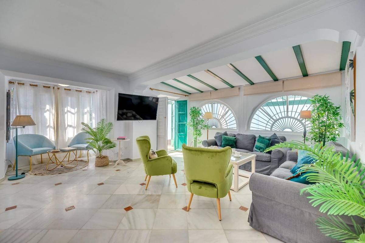 5 Bed Townhouse for sale in Nueva Andalucía Costa Del Sol, Málaga, Spain