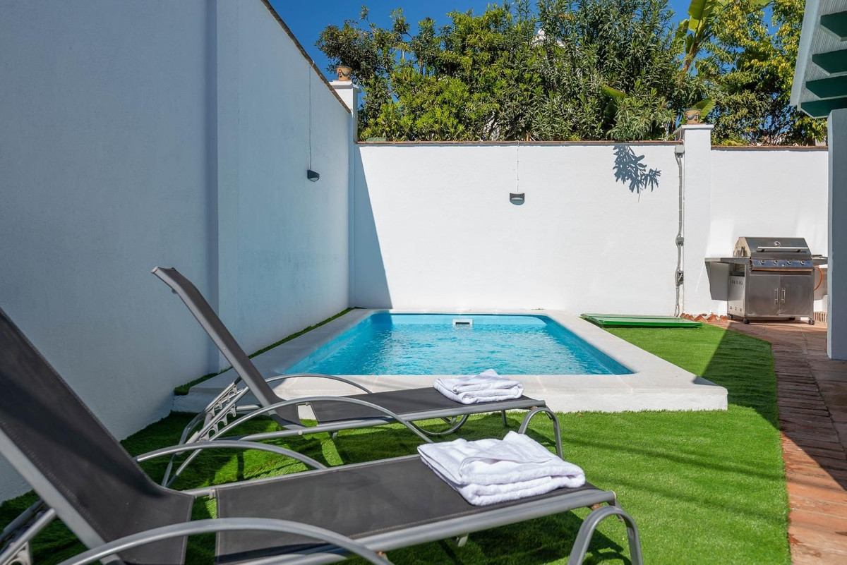 5 Bed Townhouse for sale in Nueva Andalucía Costa Del Sol, Málaga, Spain