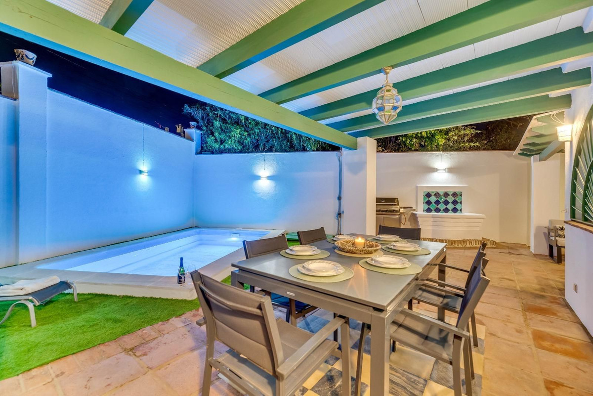 5 Bed Townhouse for sale in Nueva Andalucía Costa Del Sol, Málaga, Spain