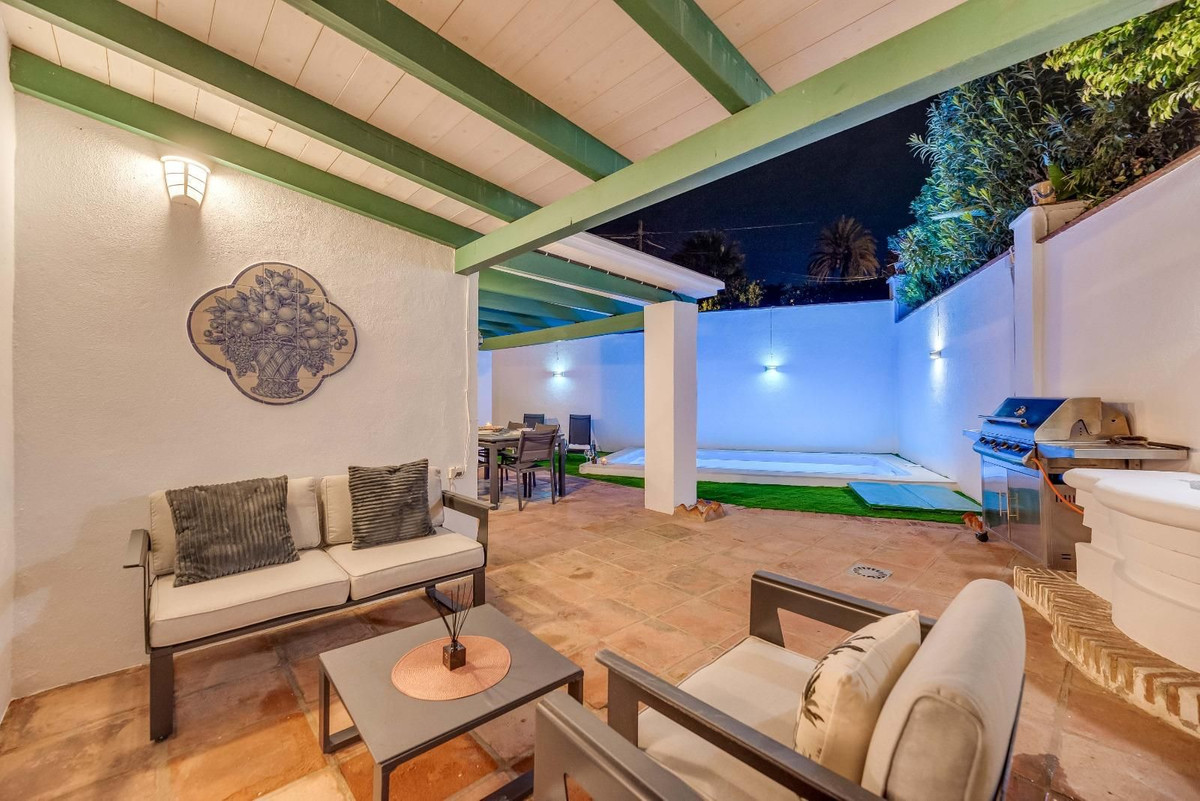 5 Bed Townhouse for sale in Nueva Andalucía Costa Del Sol, Málaga, Spain