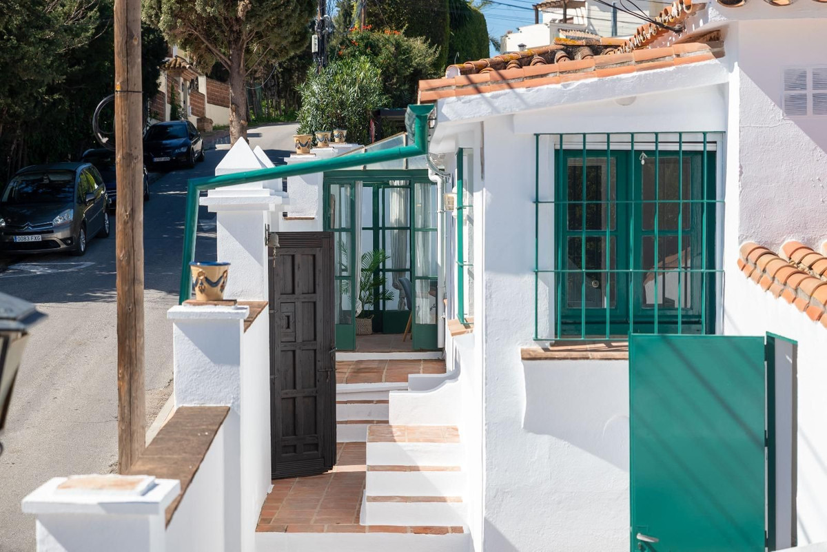5 Bed Townhouse for sale in Nueva Andalucía Costa Del Sol, Málaga, Spain