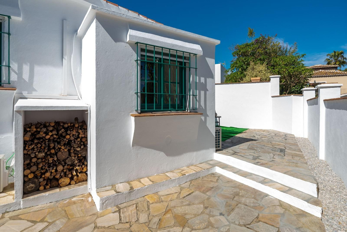 5 Bed Townhouse for sale in Nueva Andalucía Costa Del Sol, Málaga, Spain