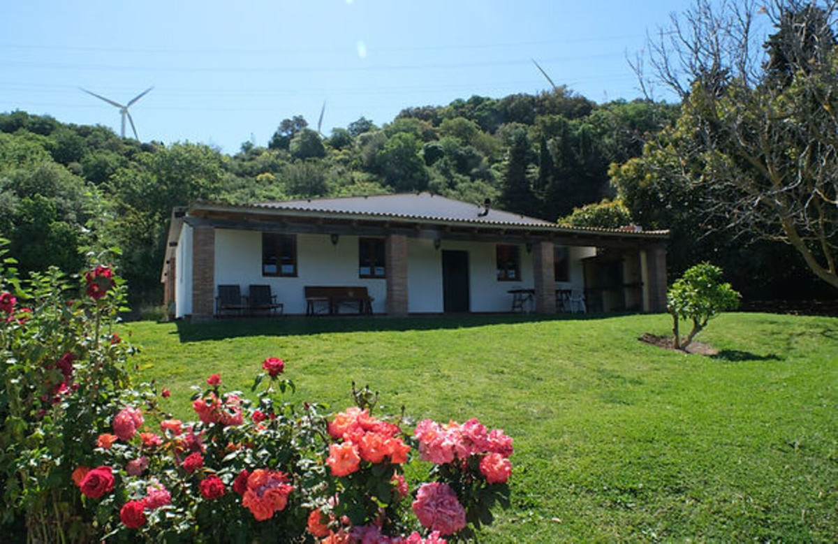 6 Bed Townhouse for sale in Casares Costa Del Sol, Málaga, Spain