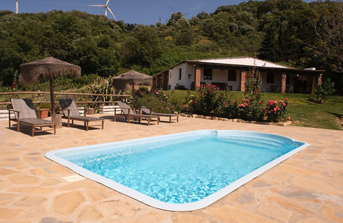 6 Bed Townhouse for sale in Casares Costa Del Sol, Málaga, Spain