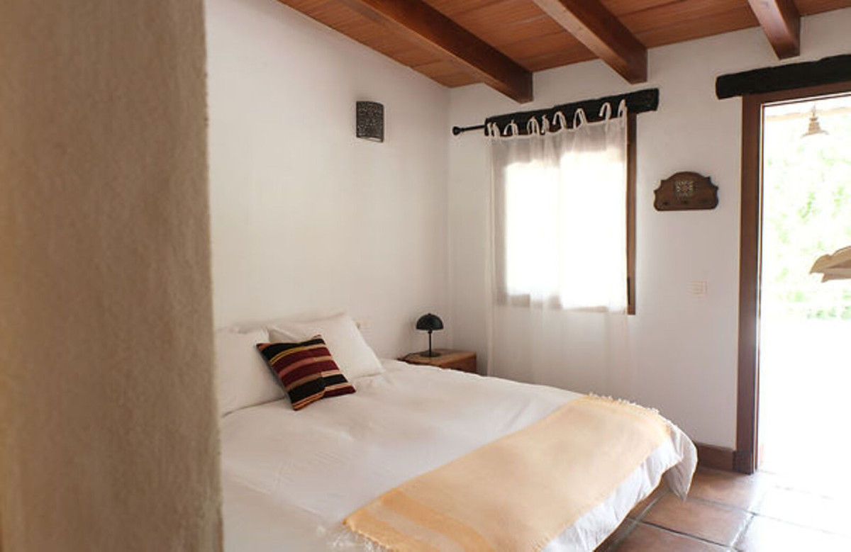 6 Bed Townhouse for sale in Casares Costa Del Sol, Málaga, Spain