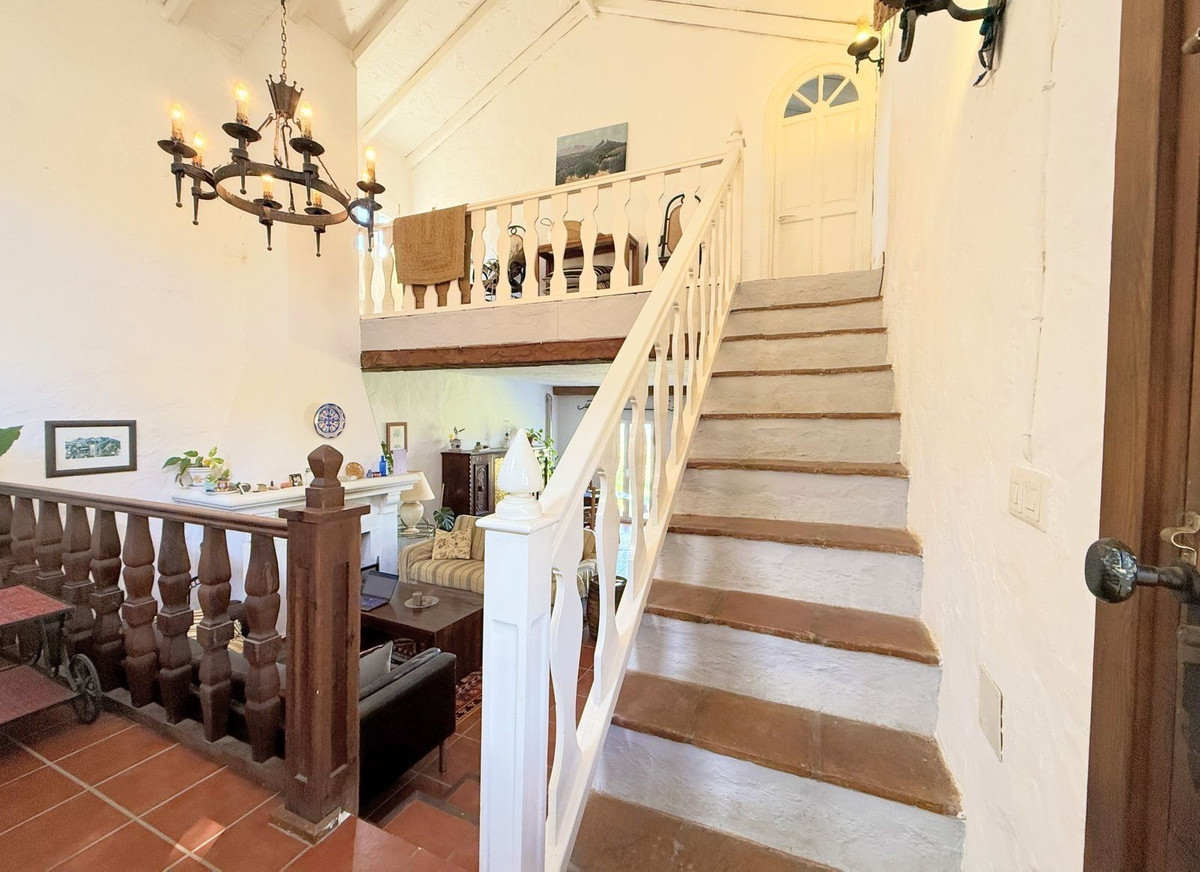 6 Bed Townhouse for sale in Casares Costa Del Sol, Málaga, Spain