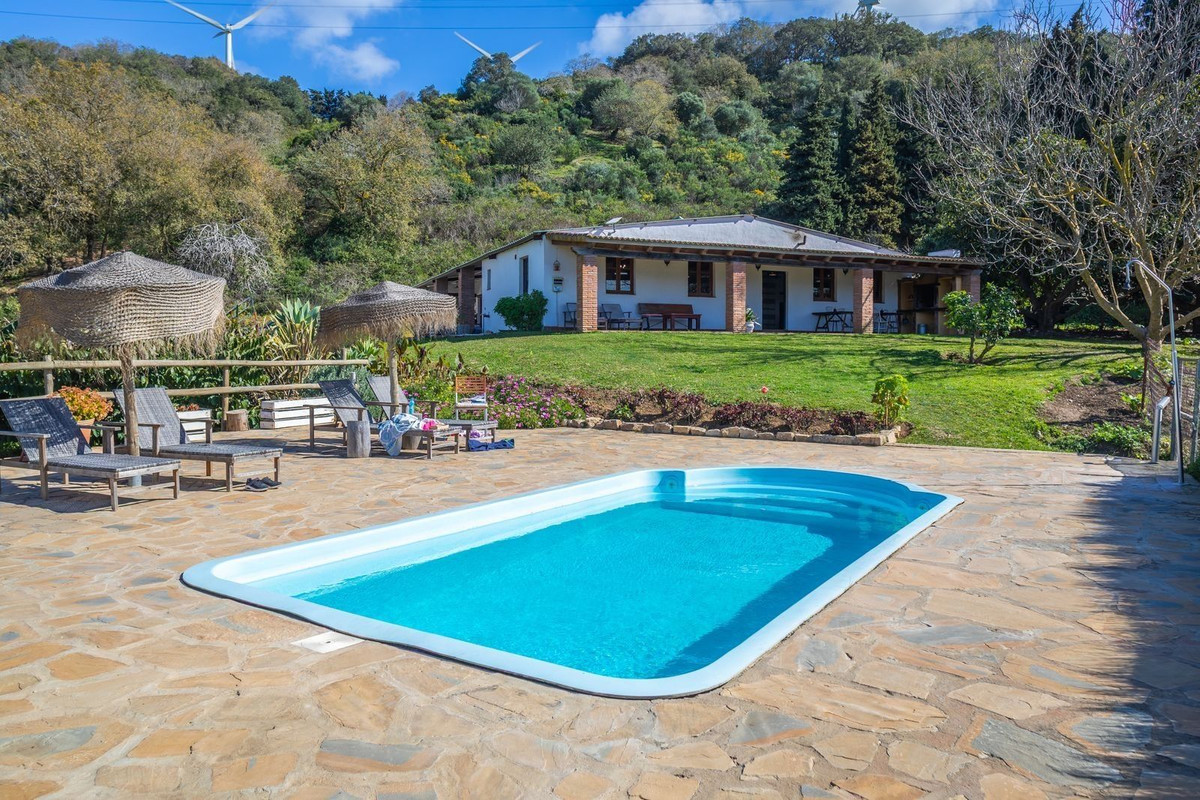 6 Bed Townhouse for sale in Casares Costa Del Sol, Málaga, Spain