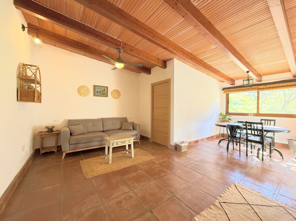 6 Bed Townhouse for sale in Casares Costa Del Sol, Málaga, Spain