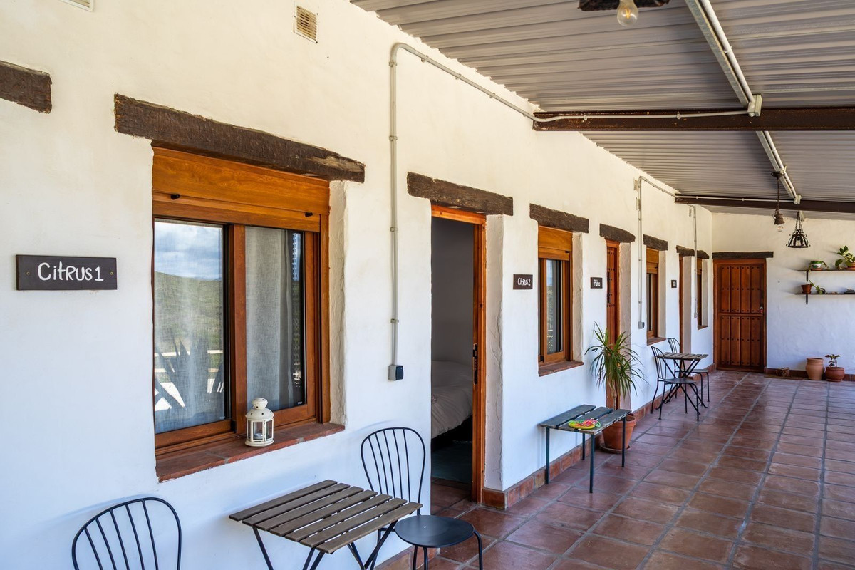 6 Bed Townhouse for sale in Casares Costa Del Sol, Málaga, Spain