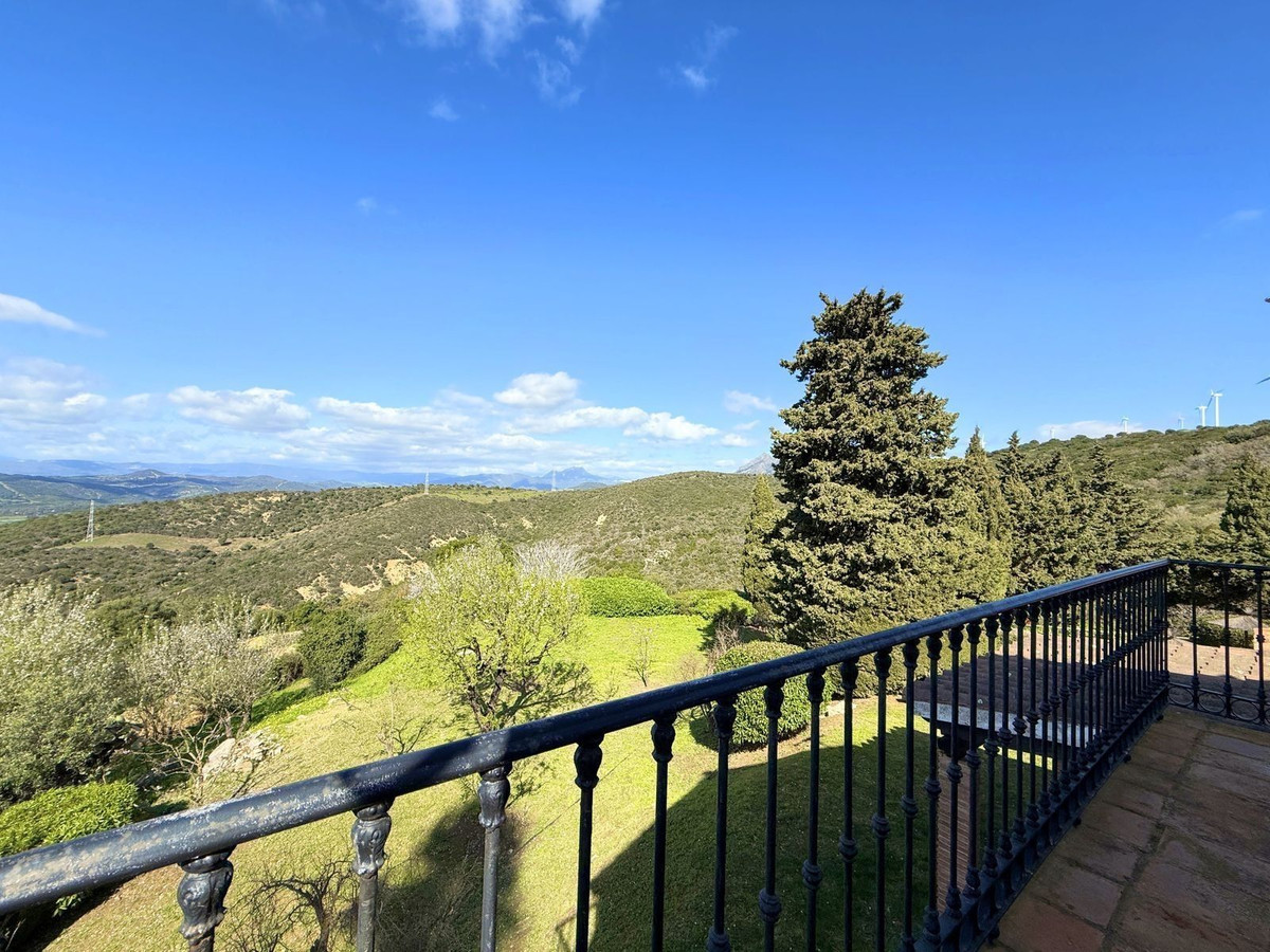 6 Bed Townhouse for sale in Casares Costa Del Sol, Málaga, Spain