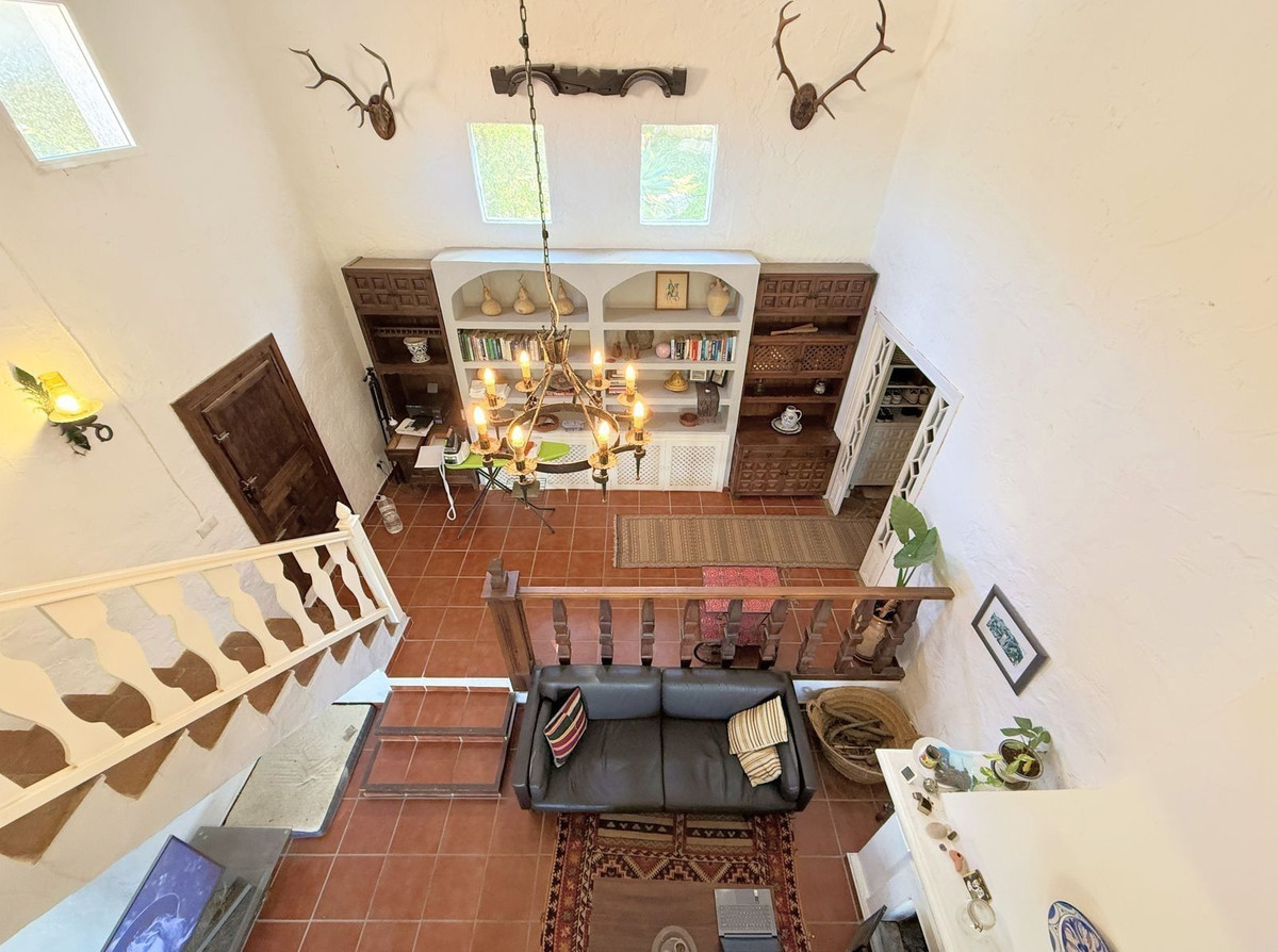6 Bed Townhouse for sale in Casares Costa Del Sol, Málaga, Spain