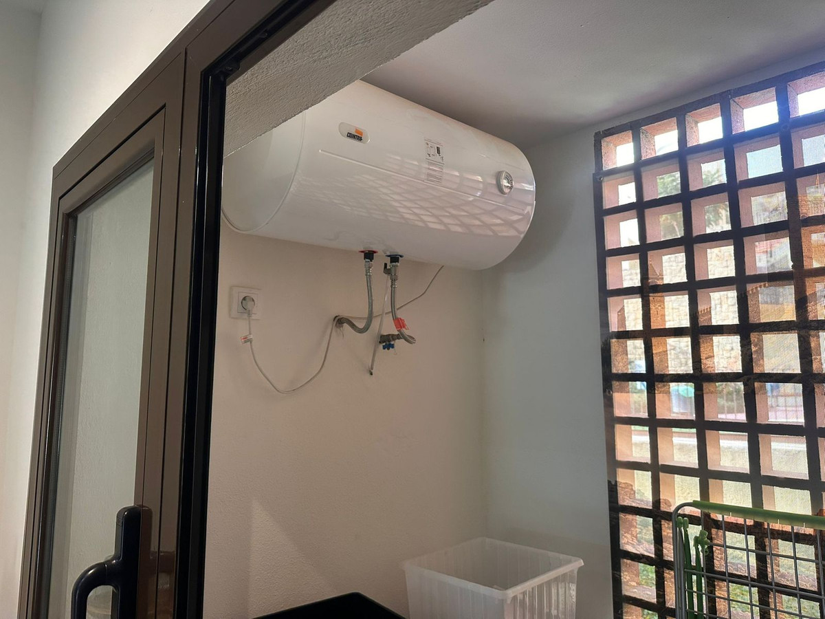 2 Bed Apartment for sale in Estepona Costa Del Sol, Málaga, Spain