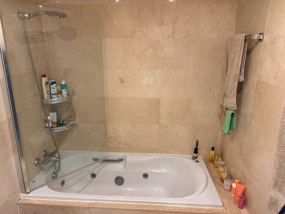 2 Bed Apartment for sale in Estepona Costa Del Sol, Málaga, Spain