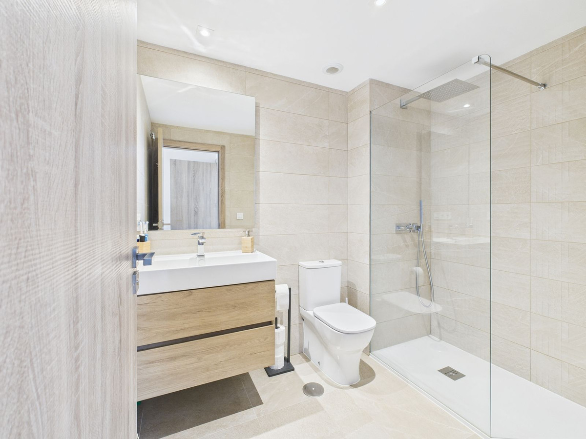 2 Bed Apartment for sale in Estepona Costa Del Sol, Málaga, Spain