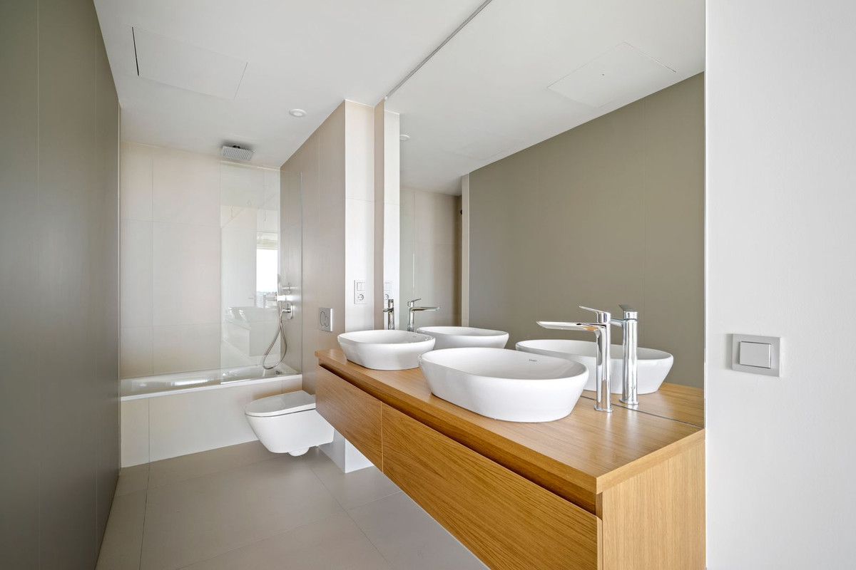 2 Bed Apartment for sale in Fuengirola Costa Del Sol, Málaga, Spain
