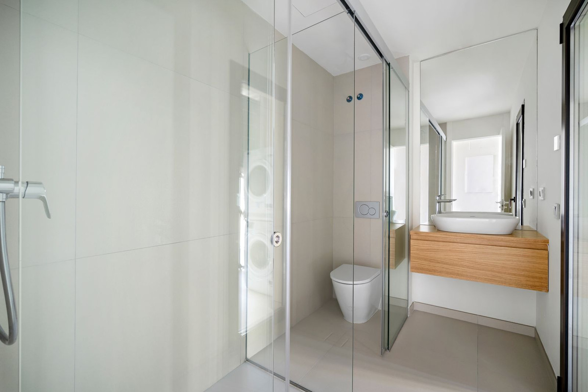 2 Bed Apartment for sale in Fuengirola Costa Del Sol, Málaga, Spain