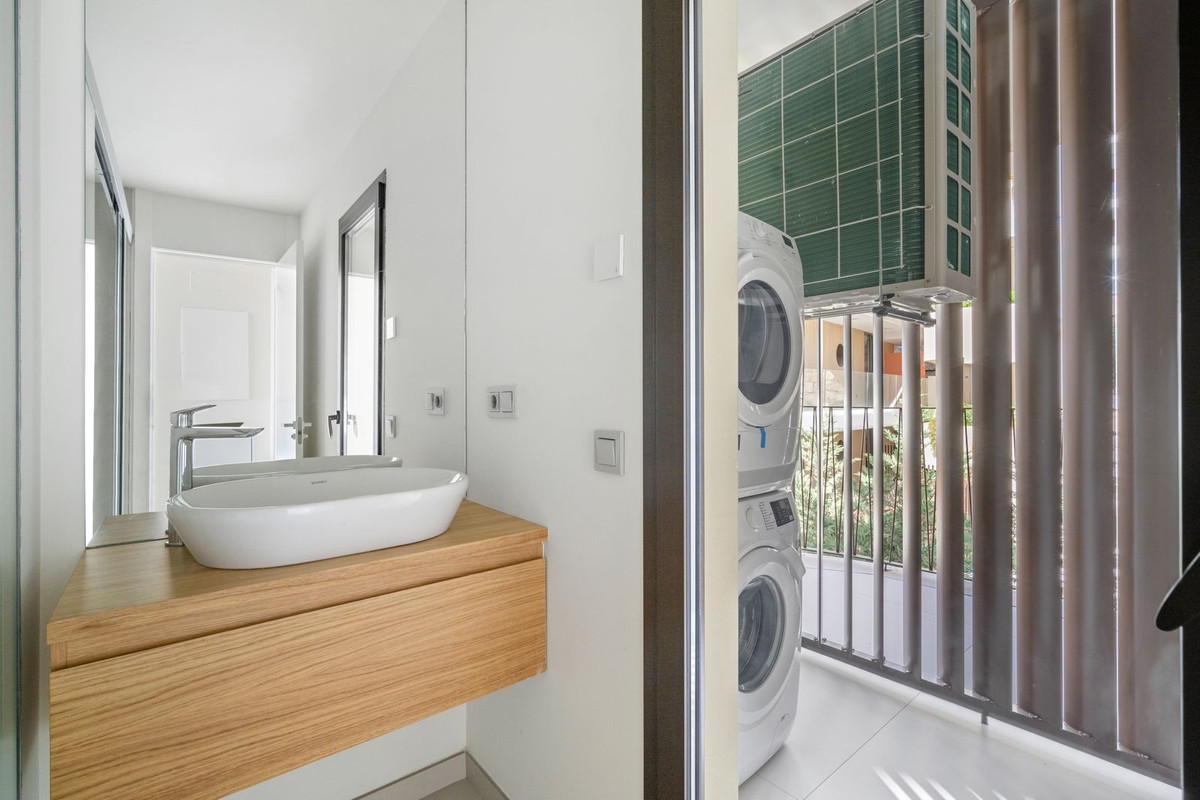 2 Bed Apartment for sale in Fuengirola Costa Del Sol, Málaga, Spain