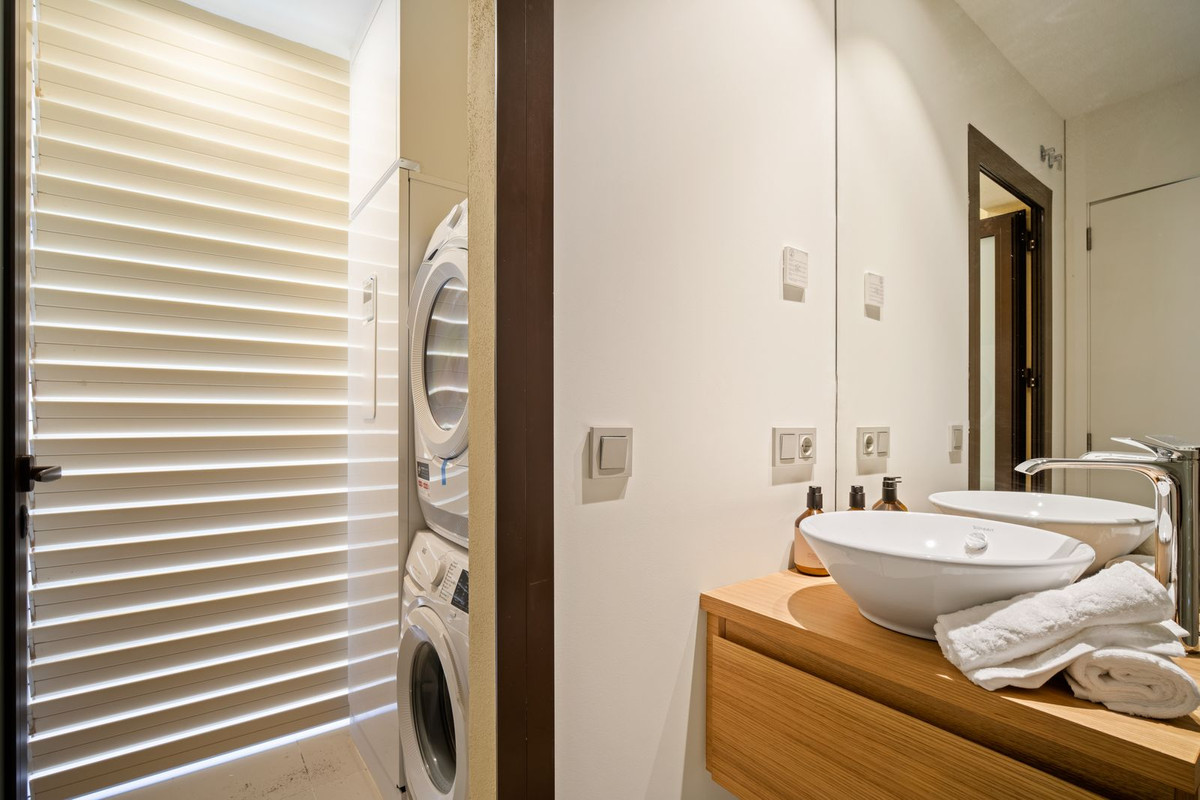 3 Bed Apartment for sale in Fuengirola Costa Del Sol, Málaga, Spain