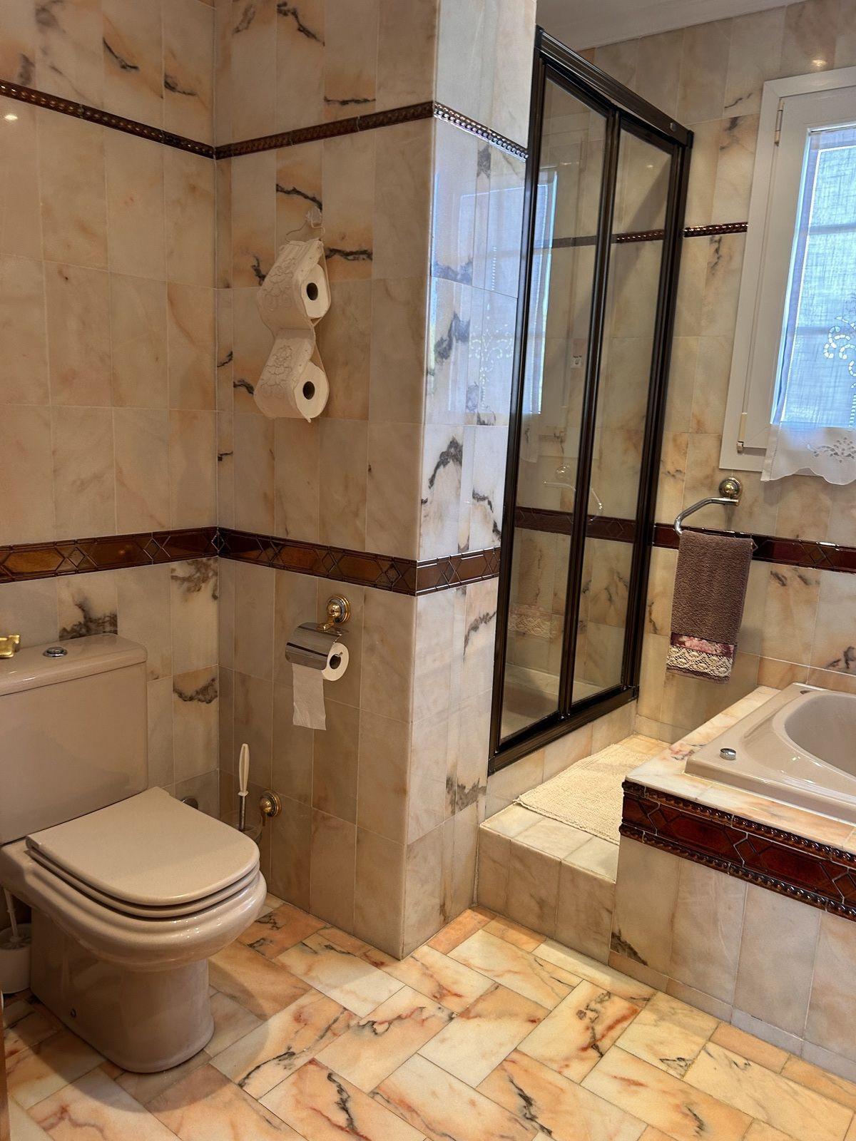 Se vende Villa - Chalet de 4 dormitorios en Costa Del Sol, Cadiz, España