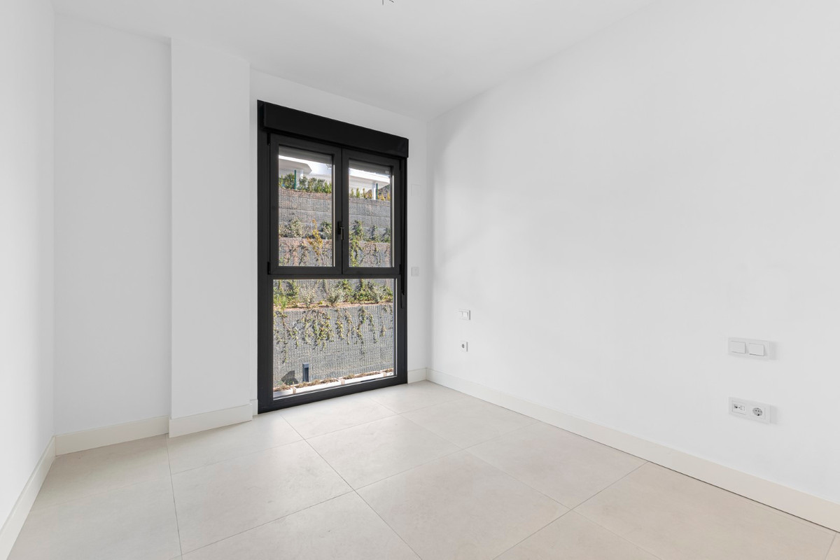 3 Bed Apartment for sale in Fuengirola Costa Del Sol, Málaga, Spain